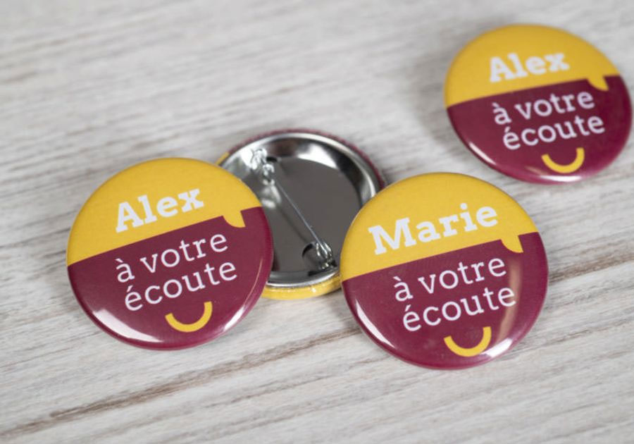 Badge rond attache par épingle