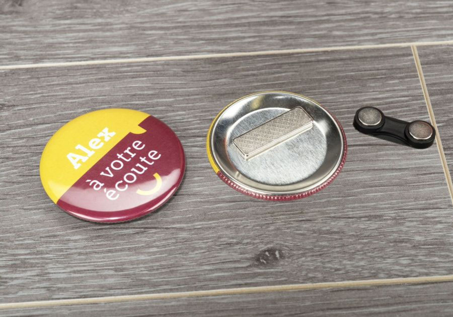 Badge rond attache par aimants