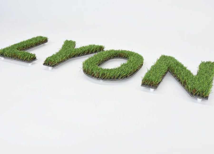 Lettre et logo dibond avec vegetal synthetique