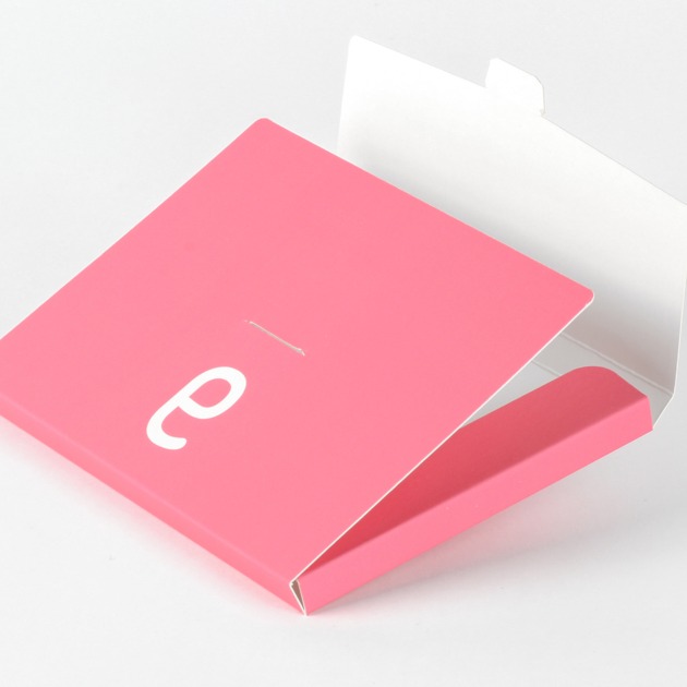 Boîte courrier en carton fermée